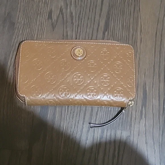 Tory Burch Wallet - Picture 7 of 8